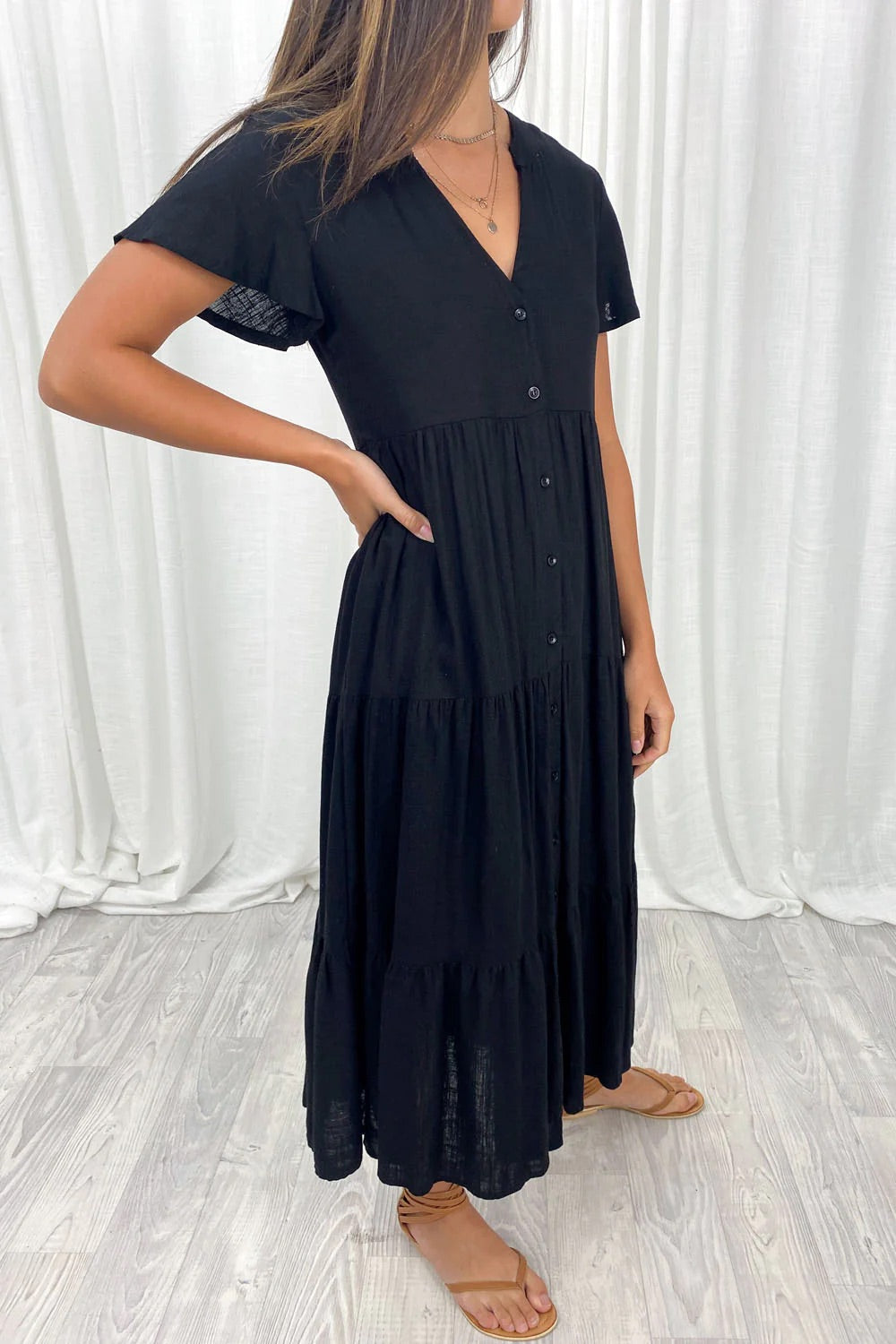 Effortlessly Elegant Dress with a Timeless Design