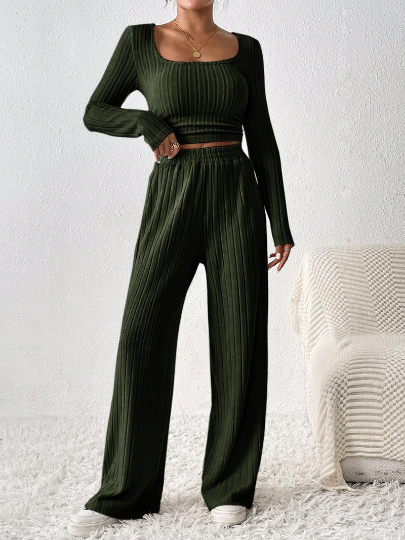 Effortlessly Elegant Trousers with a Timeless Design
