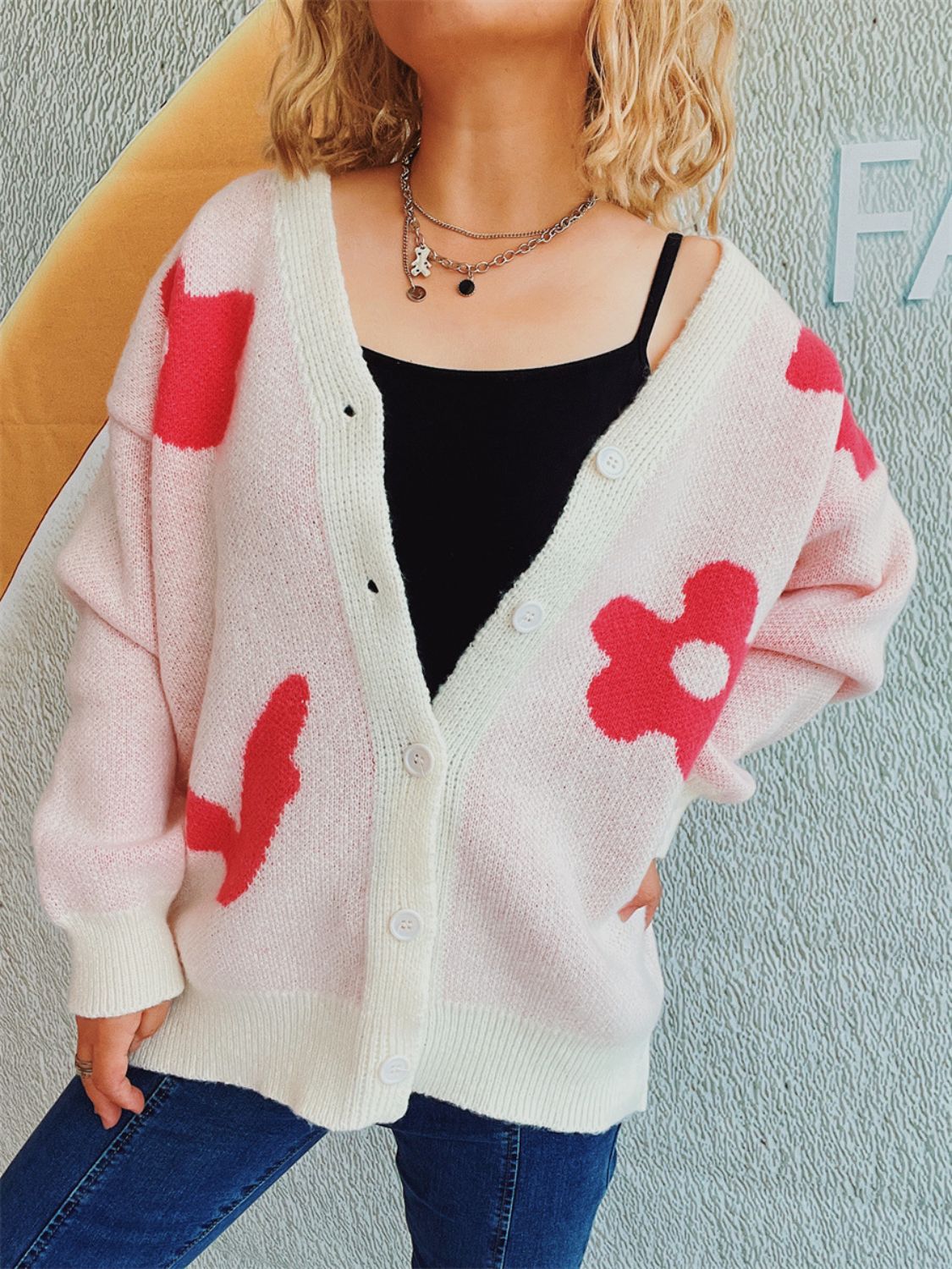 Effortlessly Elegant Cardigan with a Timeless Design