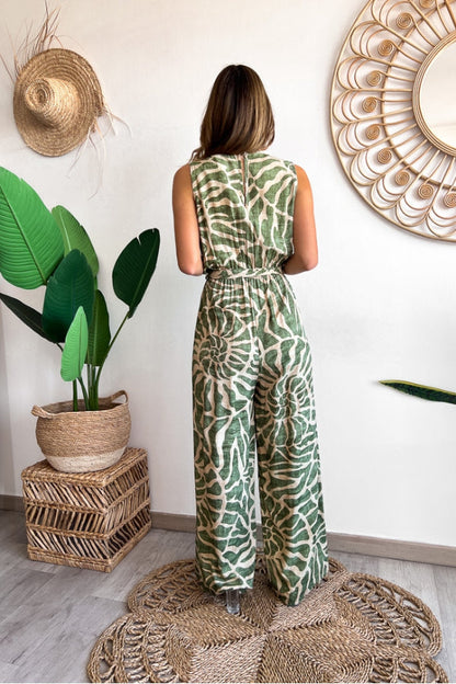 Gracefully Styled Garment for Any Occasion
