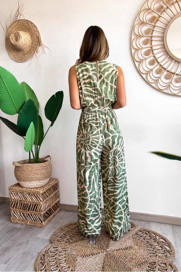 Gracefully Styled Garment for Any Occasion