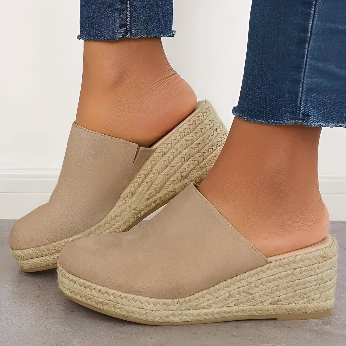 Graceful Orthopedic Sandals for Modern Look