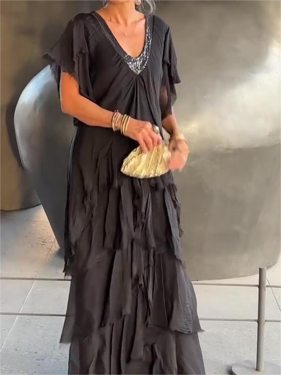 Beautifully Finished Dress in a Timeless Design