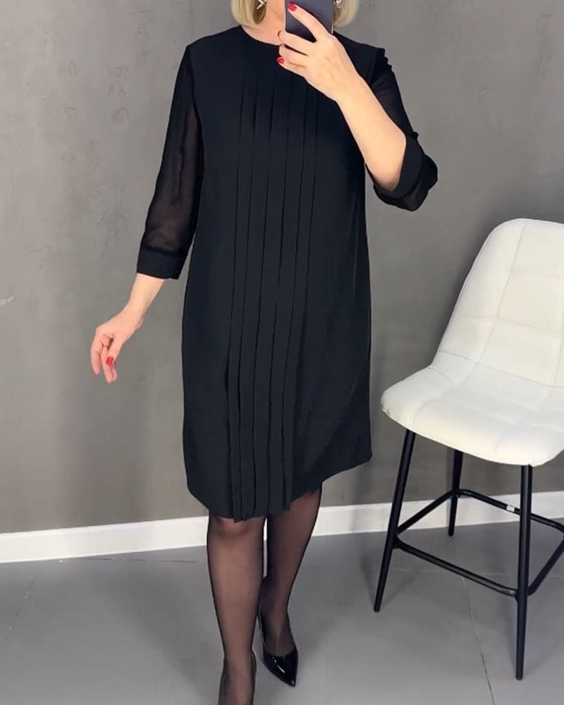 Beautifully Finished Dress in a Timeless Design