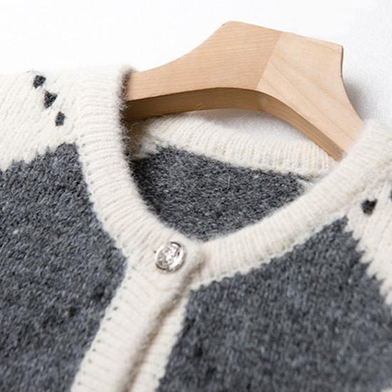 Elegantly Styled Cardigan for Everyday Wear