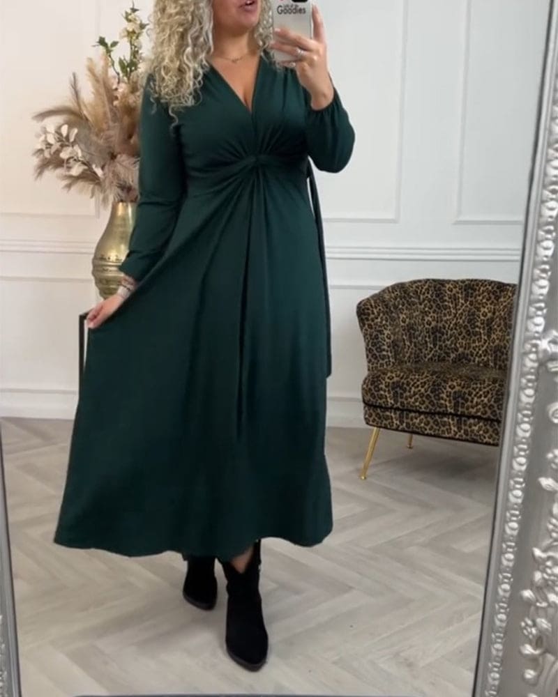 Sophisticated Dress with a Clean Classic Look