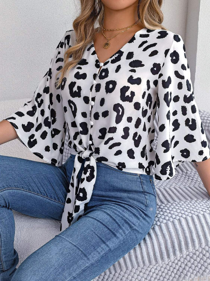 Effortlessly Elegant Blouse with a Timeless Design