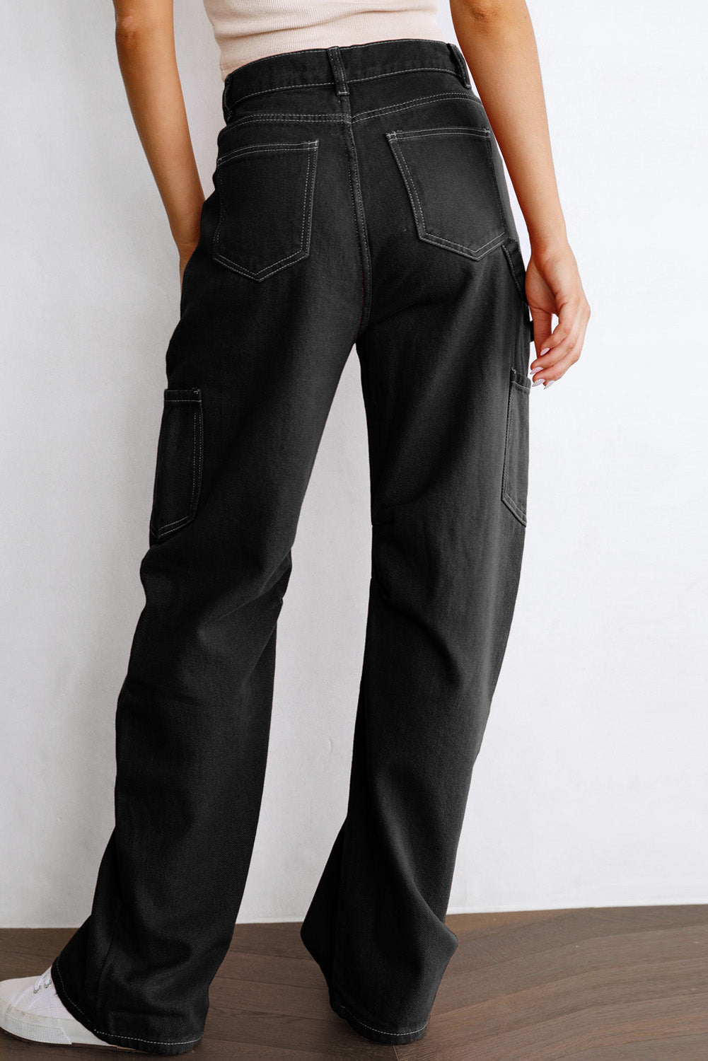 Effortlessly Elegant Pants with a Timeless Design