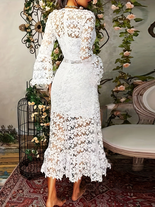 Effortlessly Elegant Dress with a Timeless Design