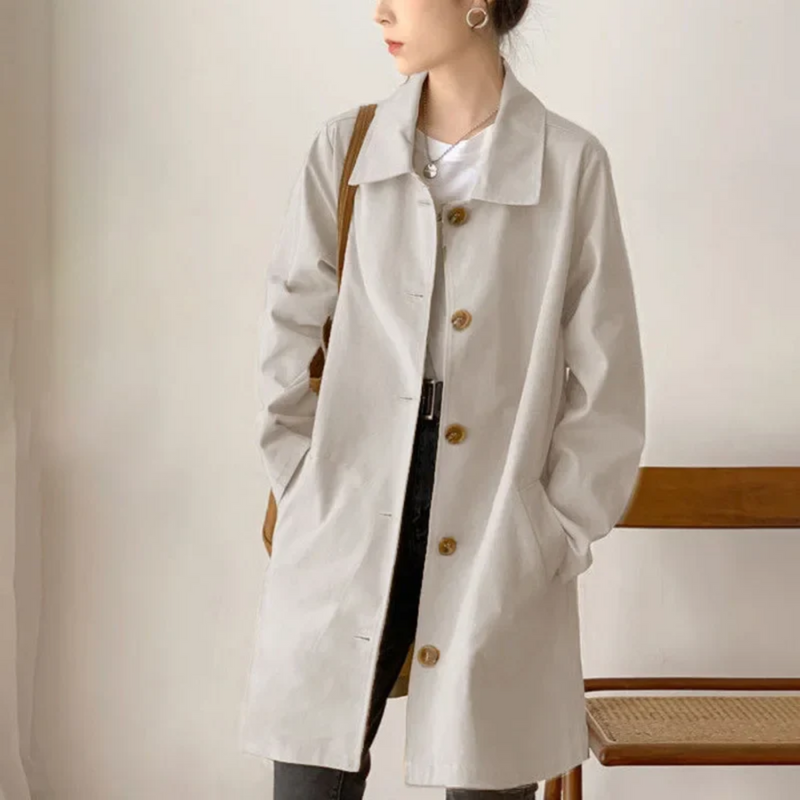 Effortlessly Elegant Coat with a Timeless Design