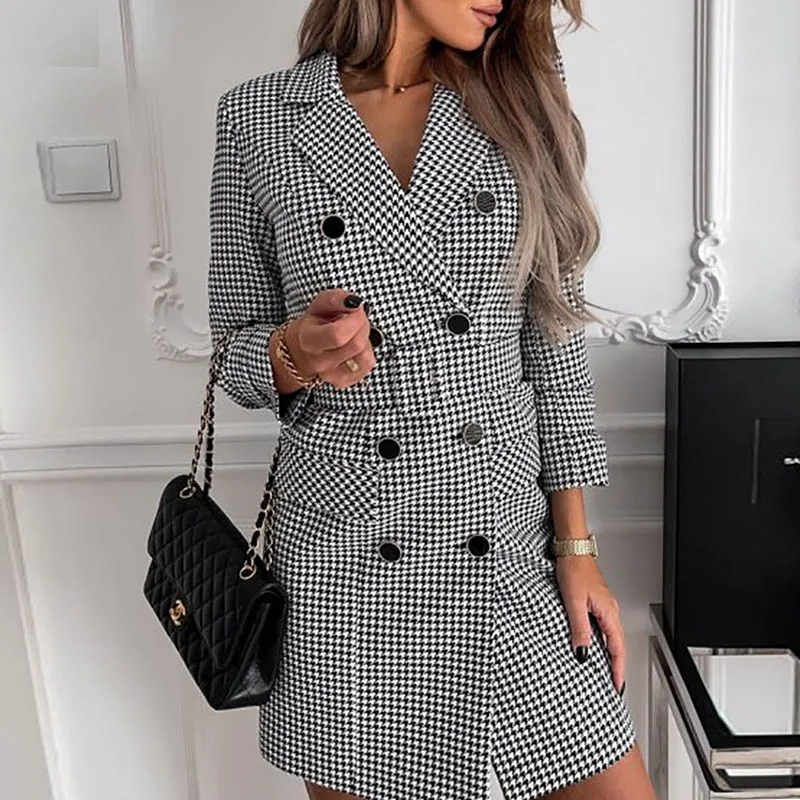 Sophisticated Garment with a Clean Classic Look