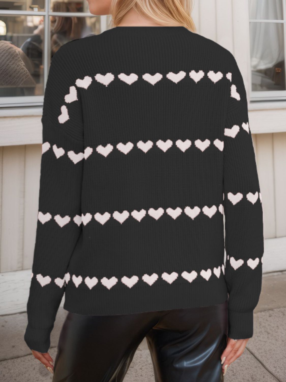 Well Tailored Sweater with a Graceful Silhouette