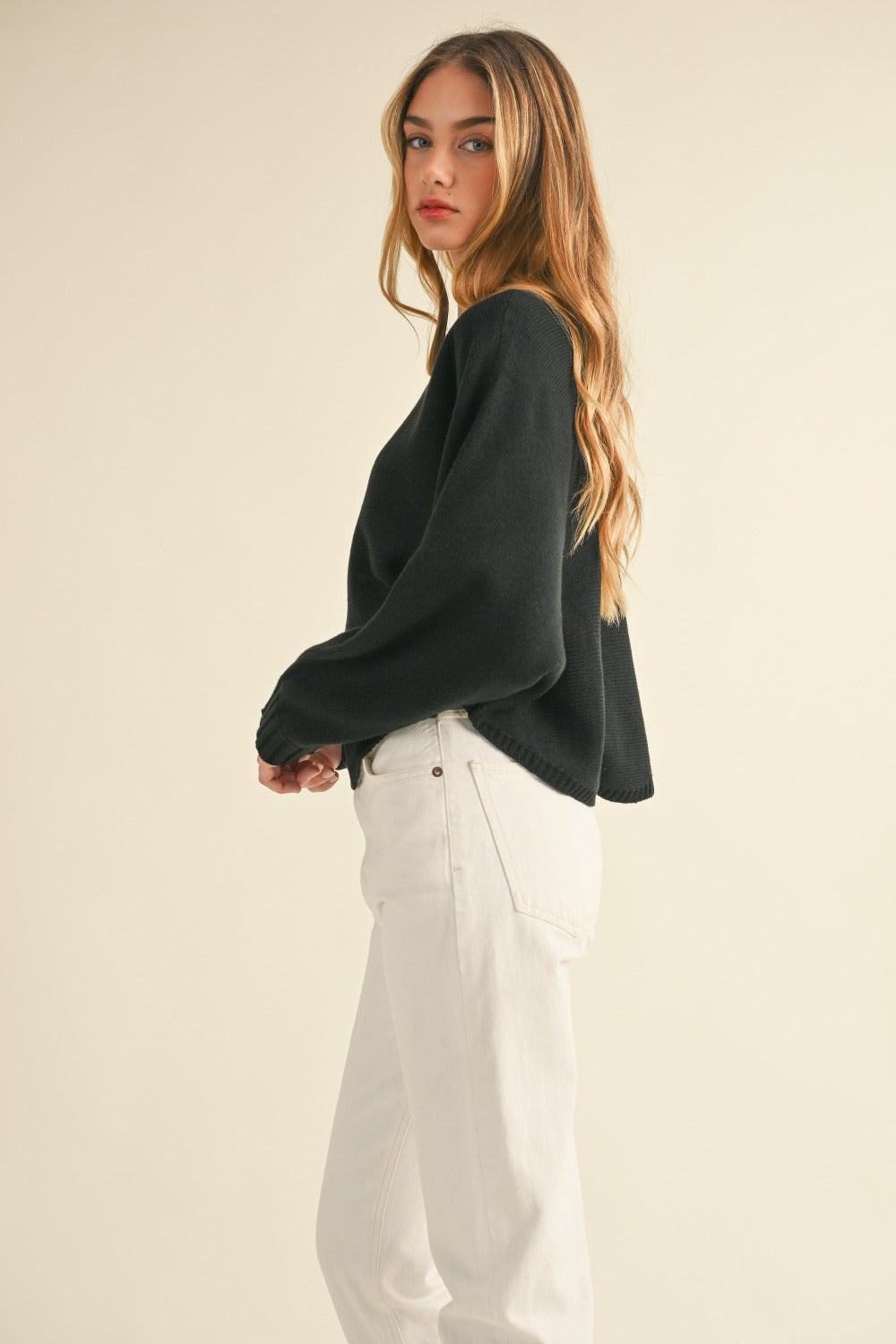 Effortlessly Elegant Sweater with a Timeless Design
