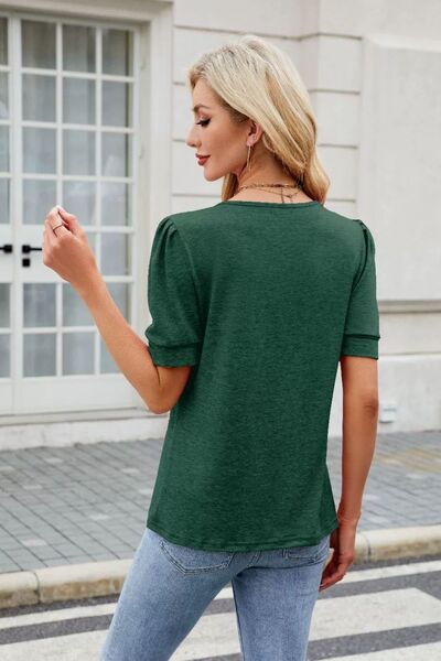 Effortlessly Elegant T-Shirt with a Timeless Design