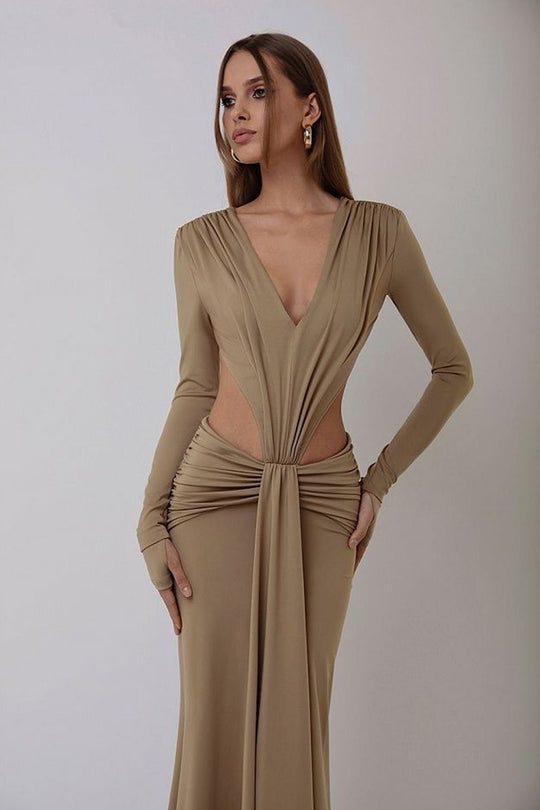 Well Tailored Dress with a Graceful Silhouette