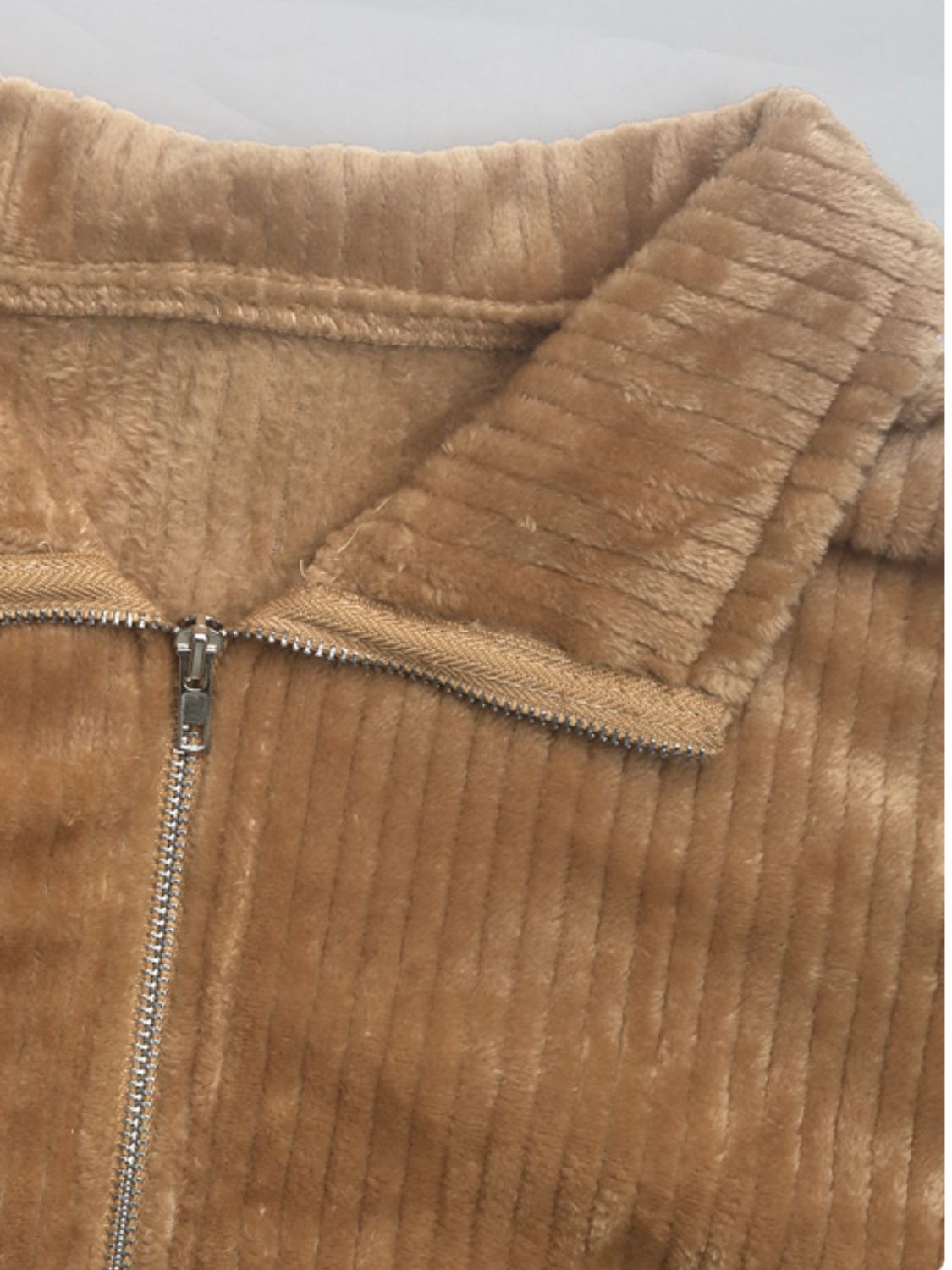 Well Tailored Jacket with a Graceful Silhouette