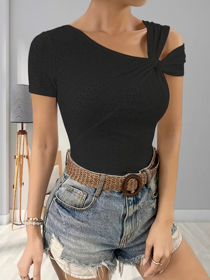 Well Tailored Top with a Graceful Silhouette