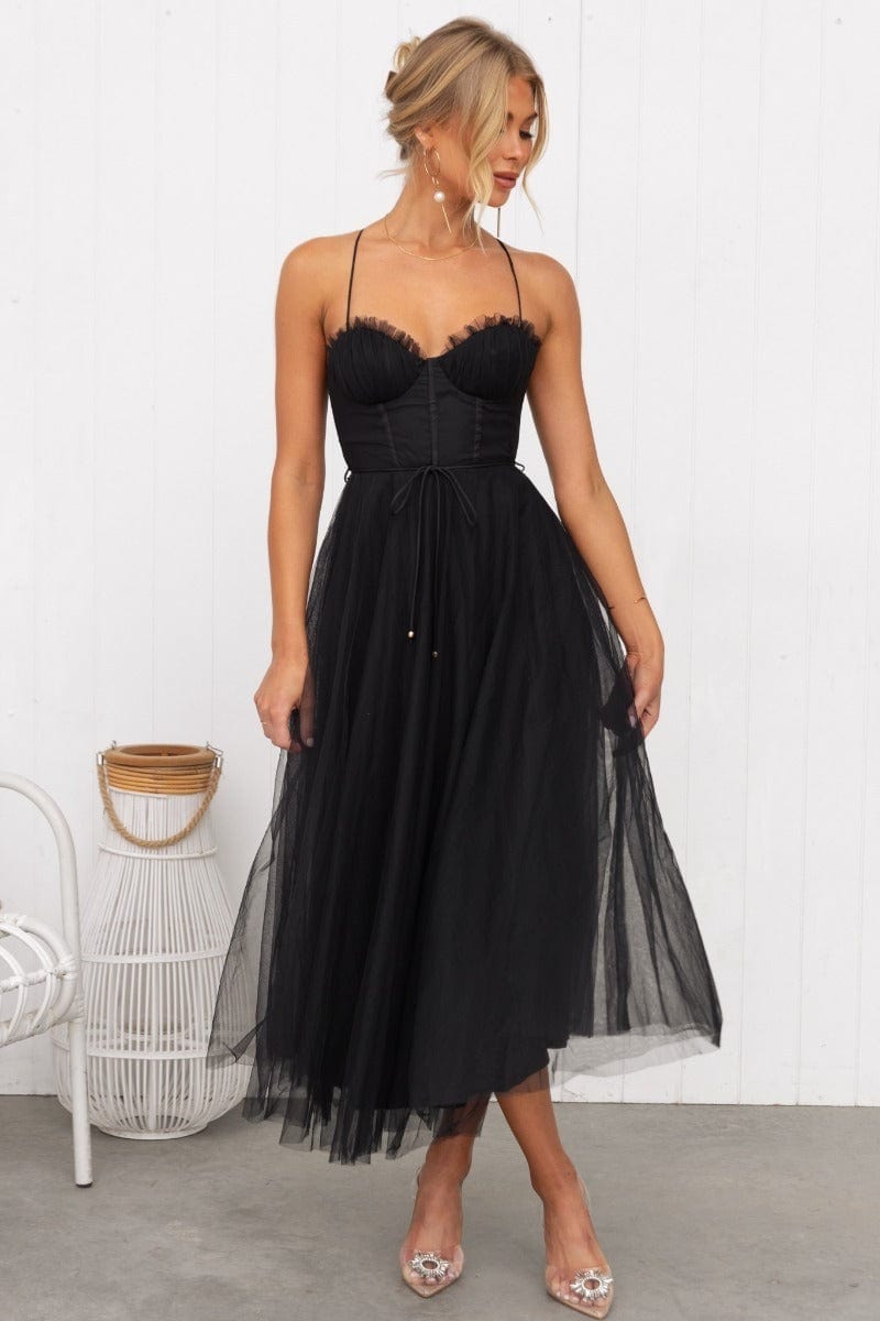 Well Tailored Dress with a Graceful Silhouette