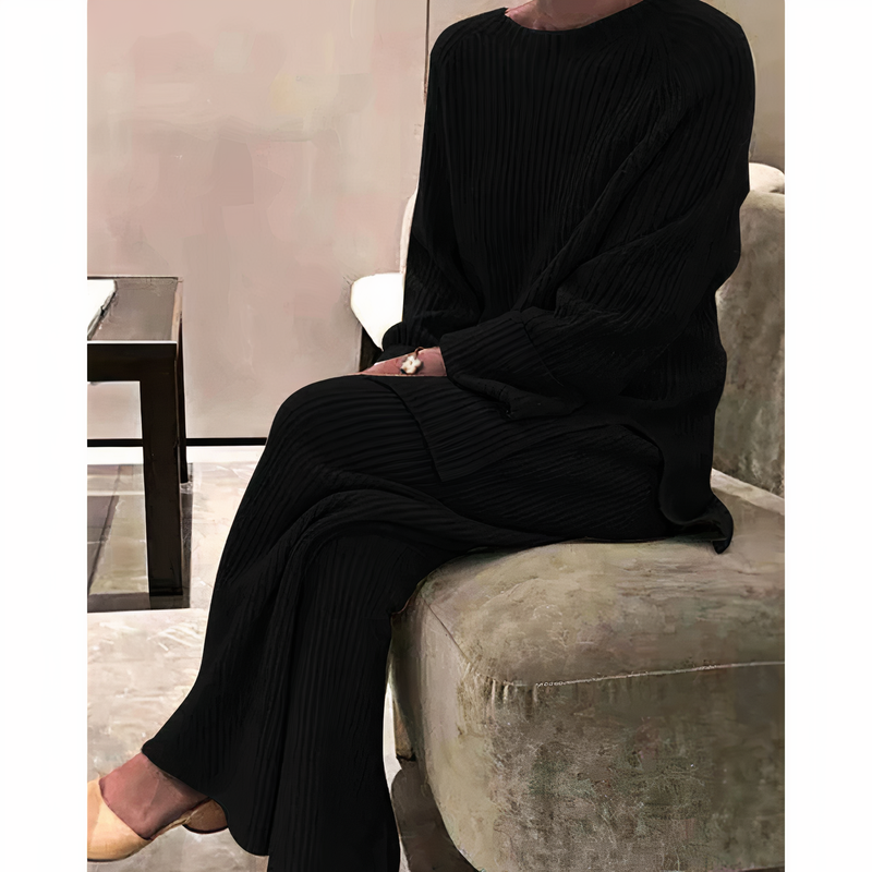Effortlessly Elegant Sweater with a Timeless Design