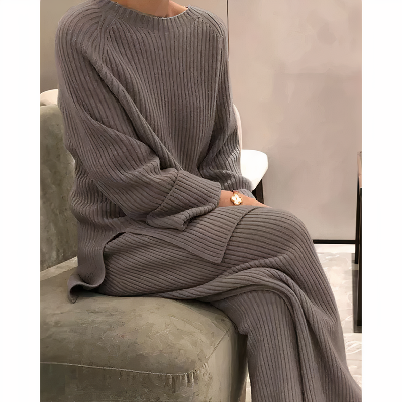 Effortlessly Elegant Sweater with a Timeless Design