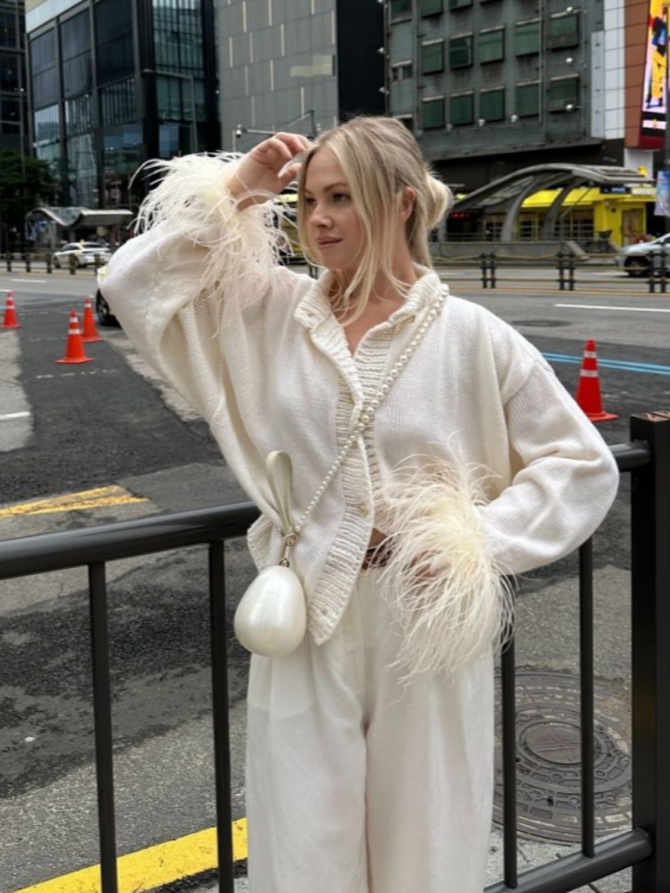 Effortlessly Elegant Cardigan with a Timeless Design