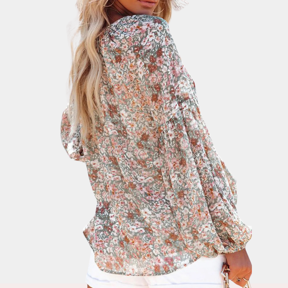 Well Tailored Blouse with a Graceful Silhouette