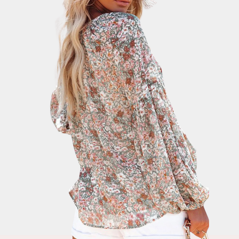 Well Tailored Blouse with a Graceful Silhouette
