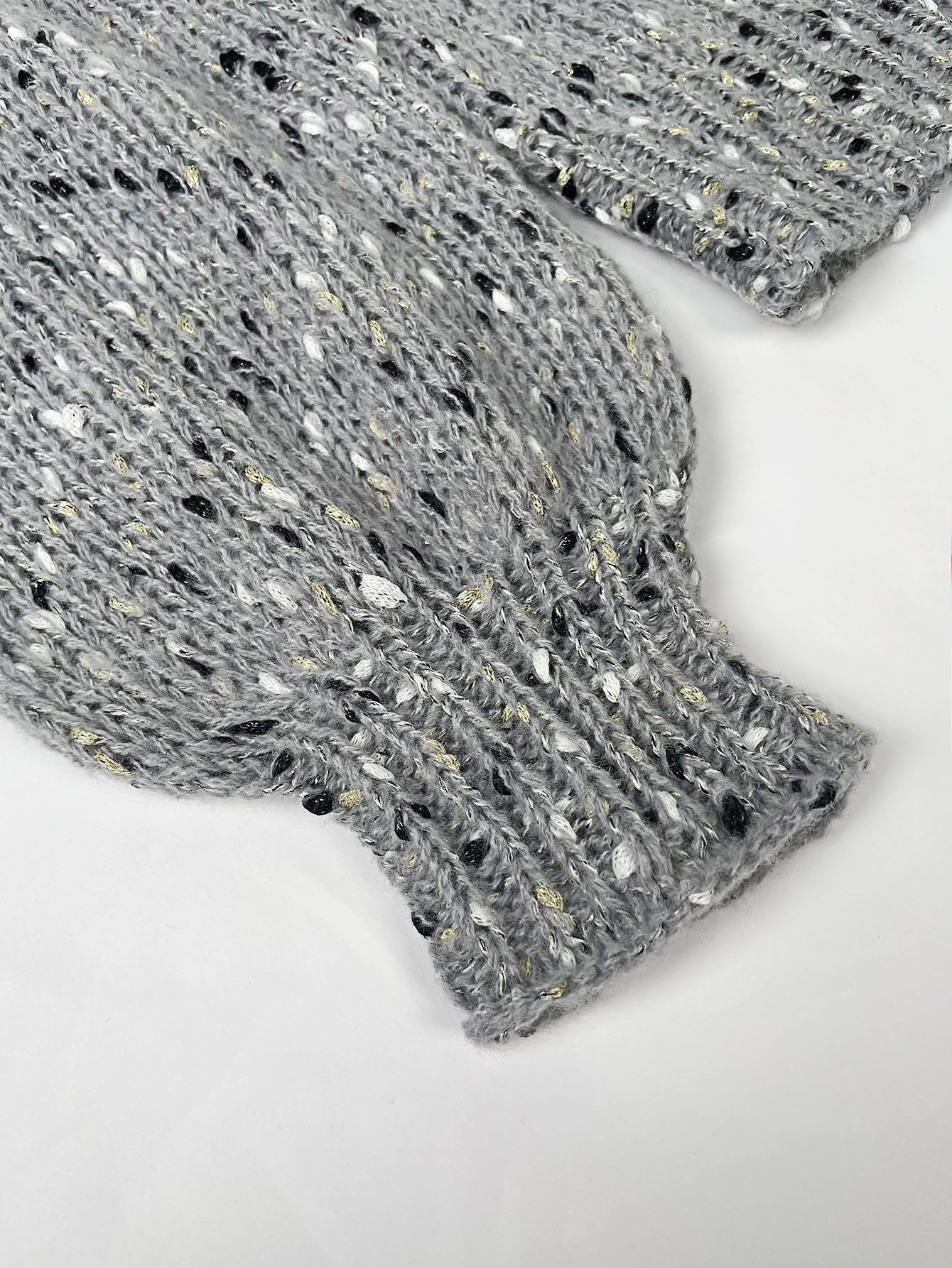 Well Tailored Sweater with a Graceful Silhouette