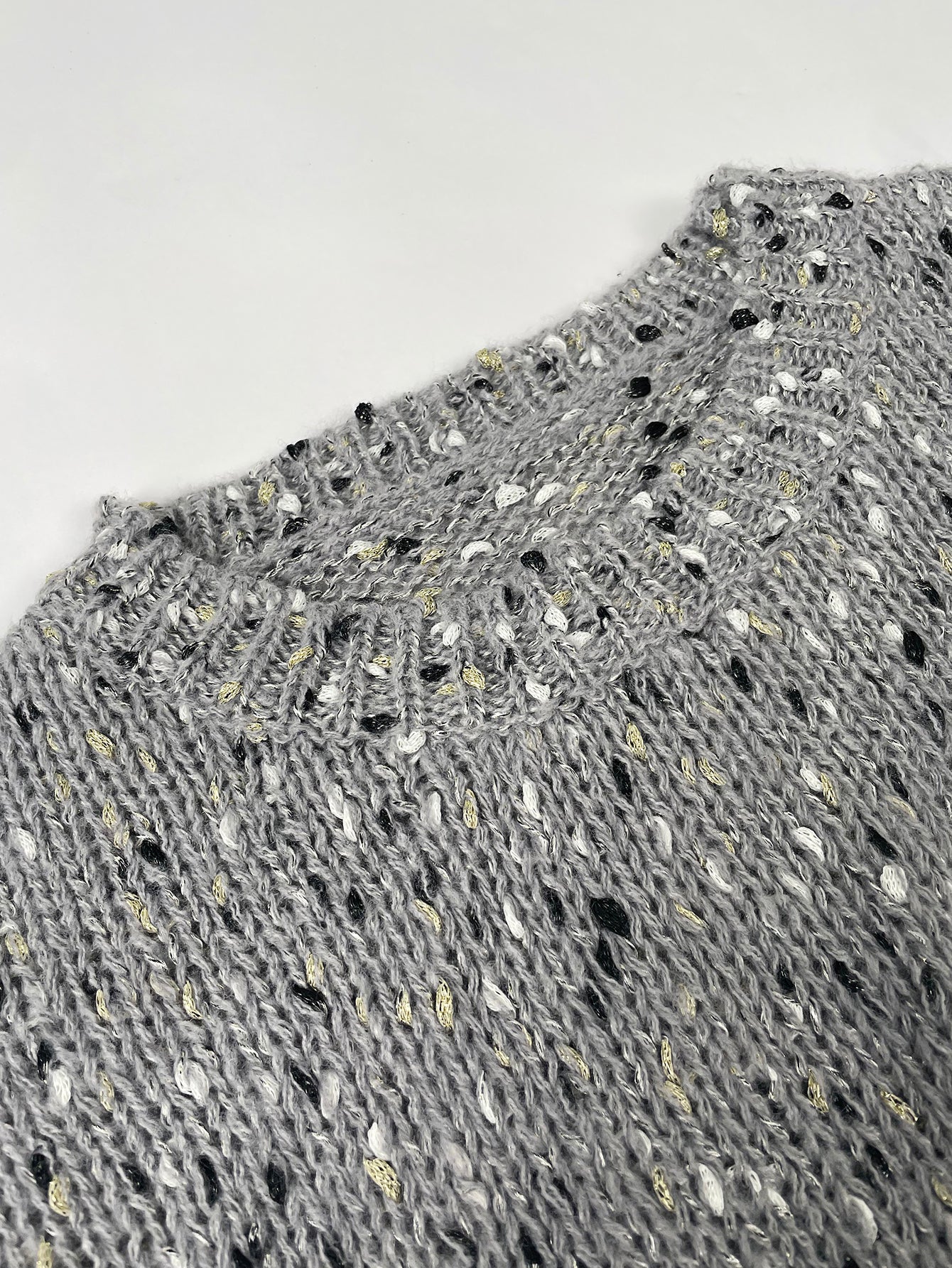Well Tailored Sweater with a Graceful Silhouette