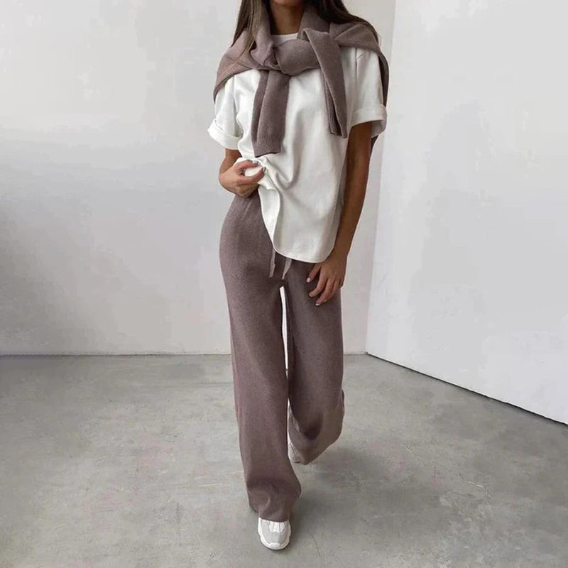 Well Tailored Sweater with a Graceful Silhouette