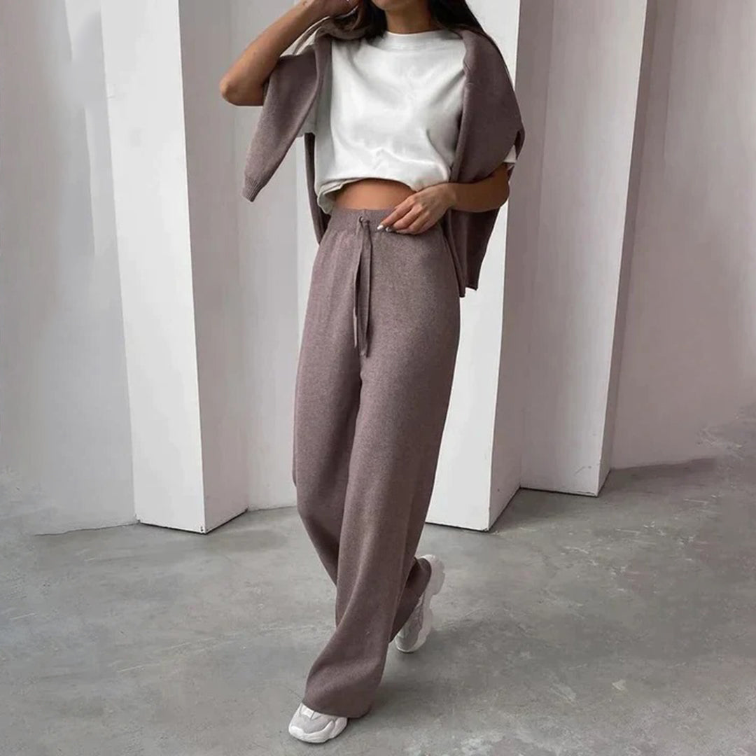 Well Tailored Sweater with a Graceful Silhouette