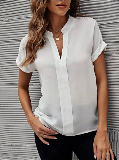 Effortlessly Elegant Blouse with a Timeless Design
