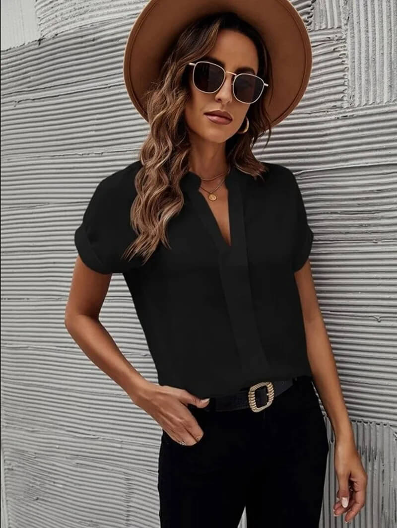 Effortlessly Elegant Blouse with a Timeless Design