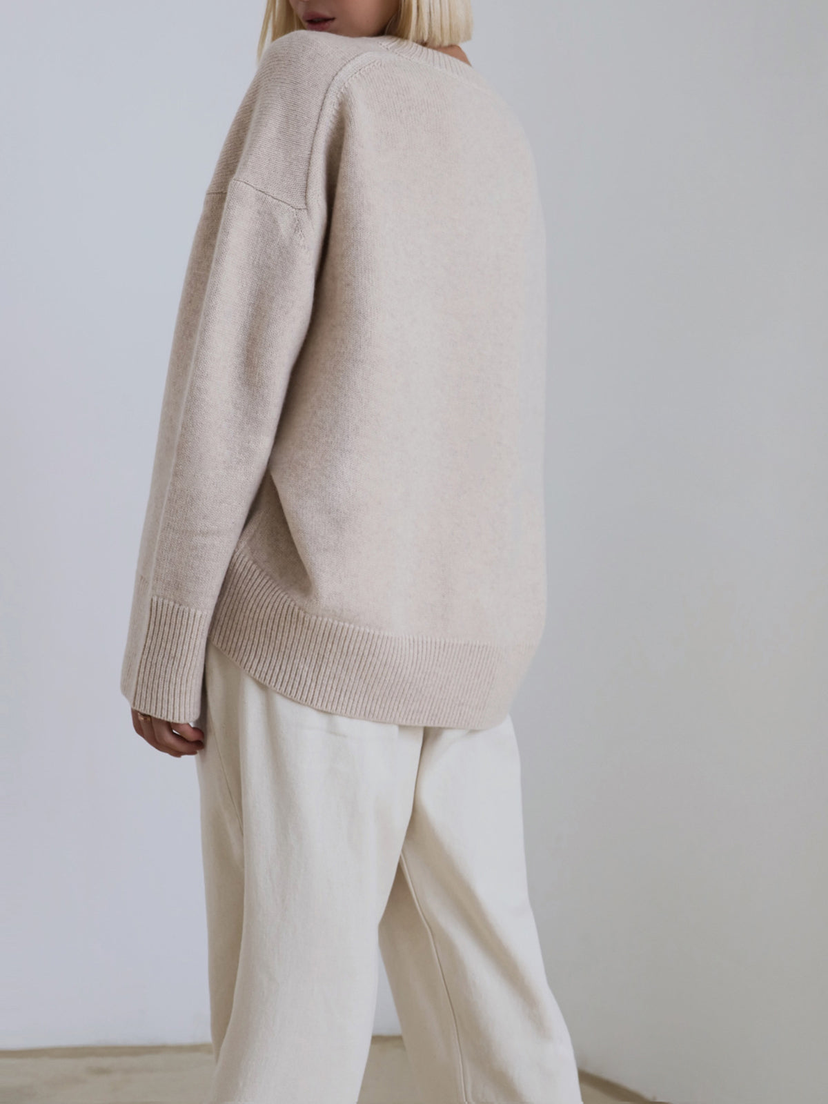 Effortlessly Elegant Sweater with a Timeless Design