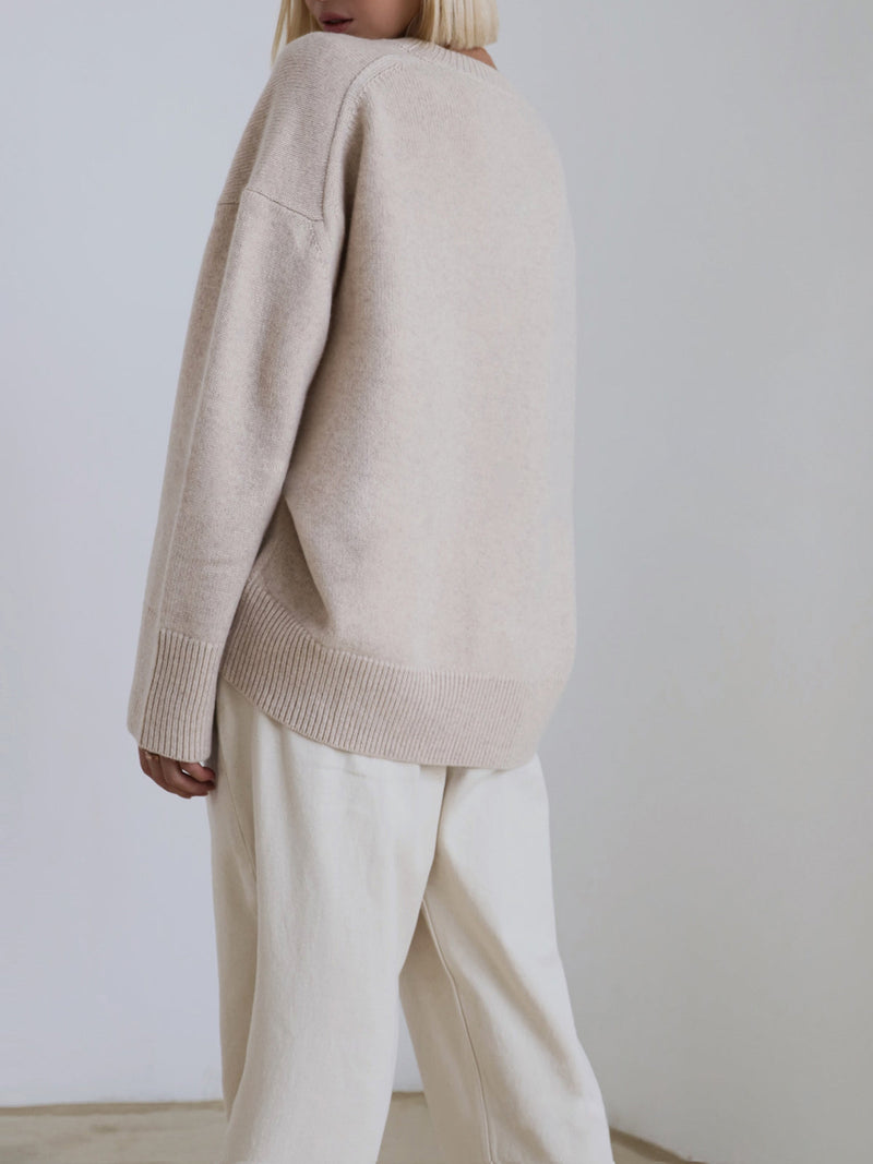 Effortlessly Elegant Sweater with a Timeless Design