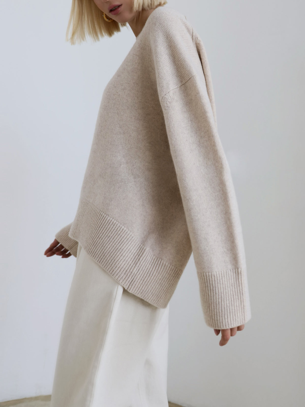 Effortlessly Elegant Sweater with a Timeless Design