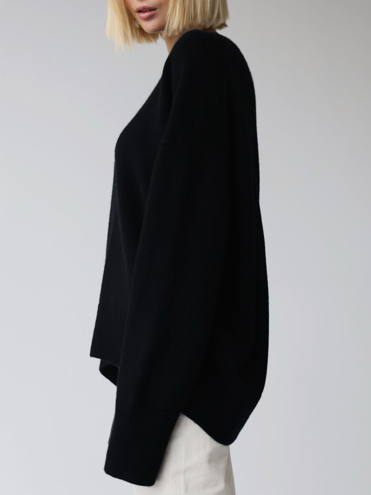 Effortlessly Elegant Sweater with a Timeless Design