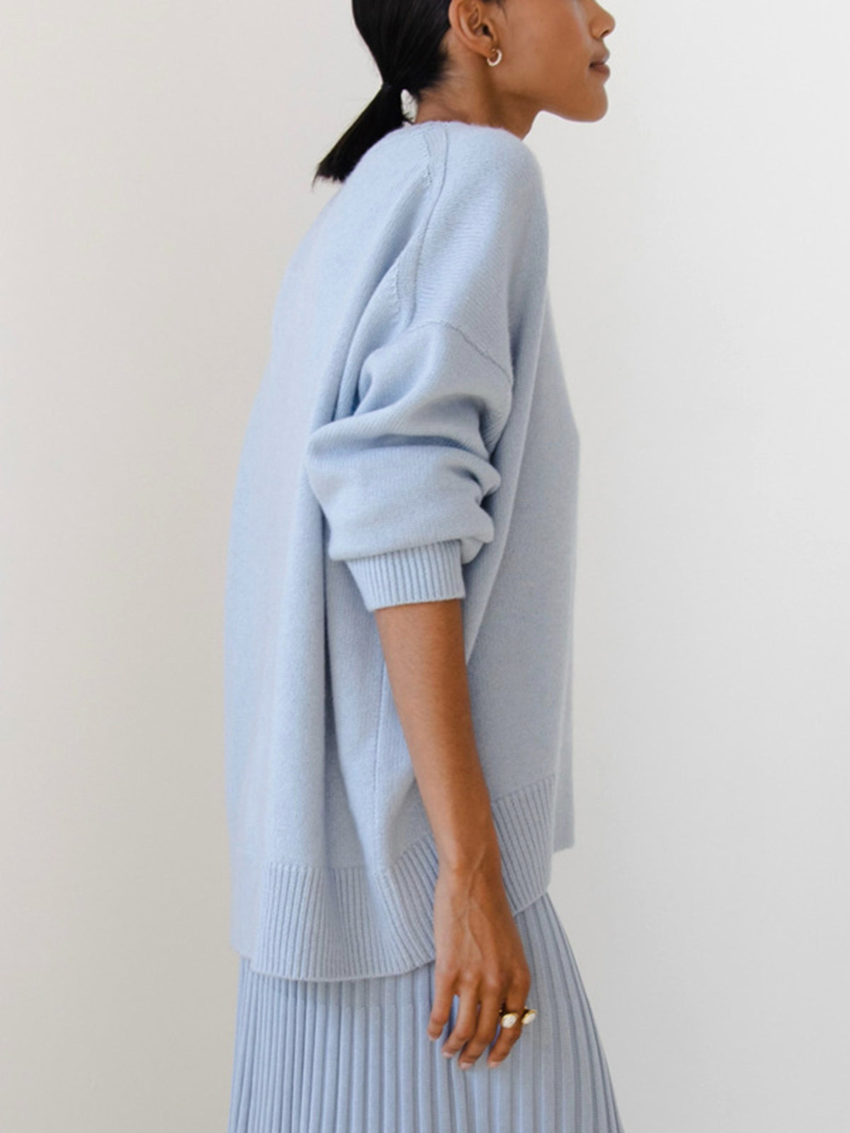Effortlessly Elegant Sweater with a Timeless Design