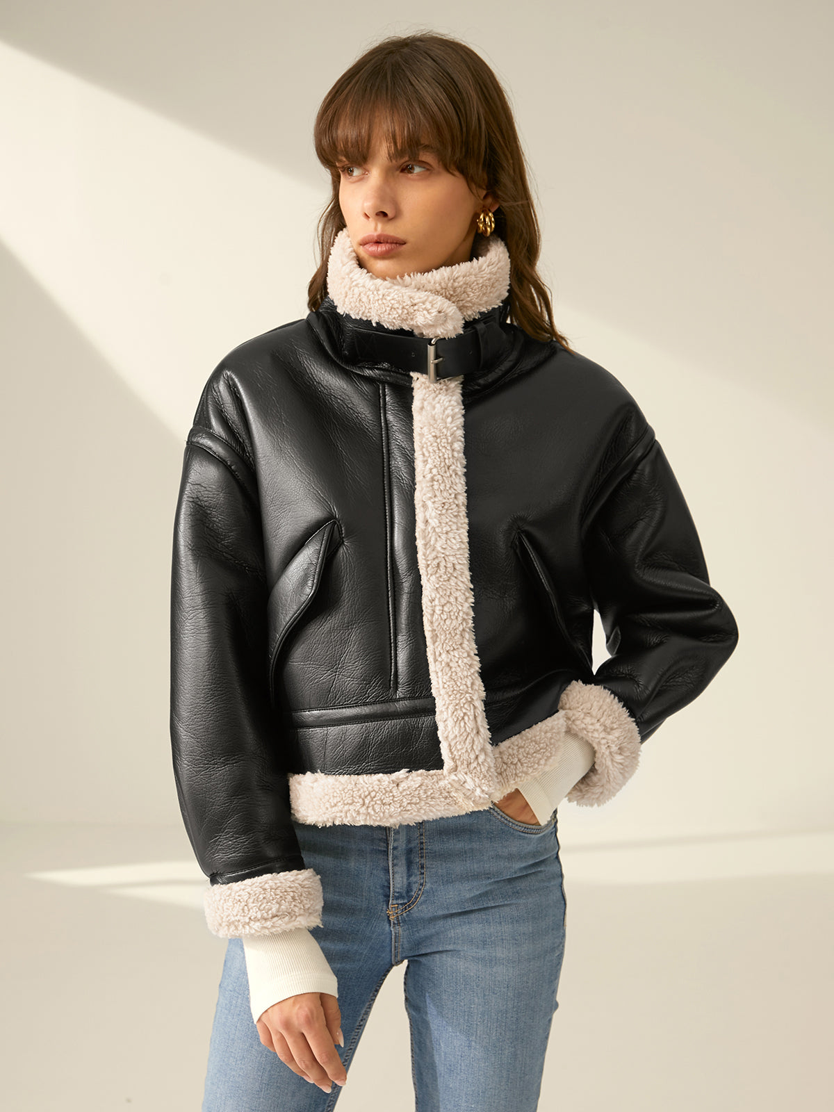 Well Tailored Jacket with a Graceful Silhouette