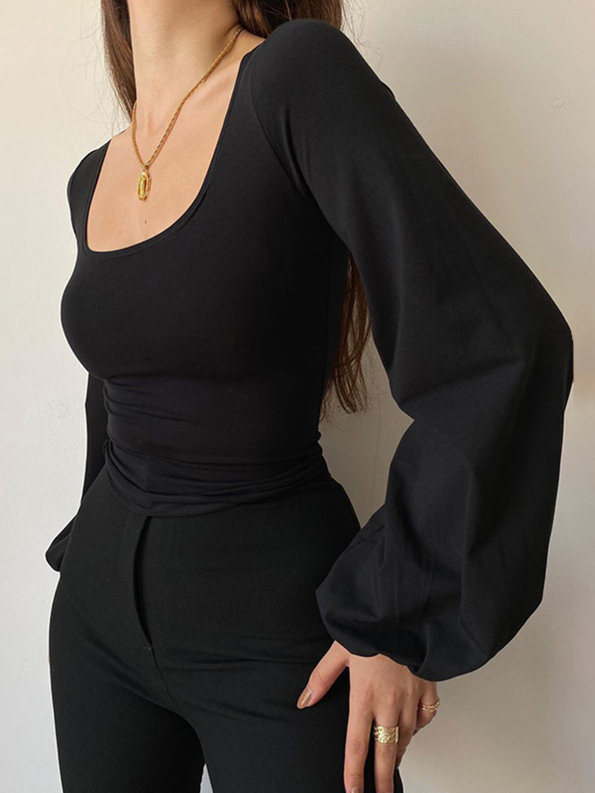 Well Tailored Blouse with a Graceful Silhouette