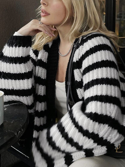 Well Tailored Cardigan with a Graceful Silhouette