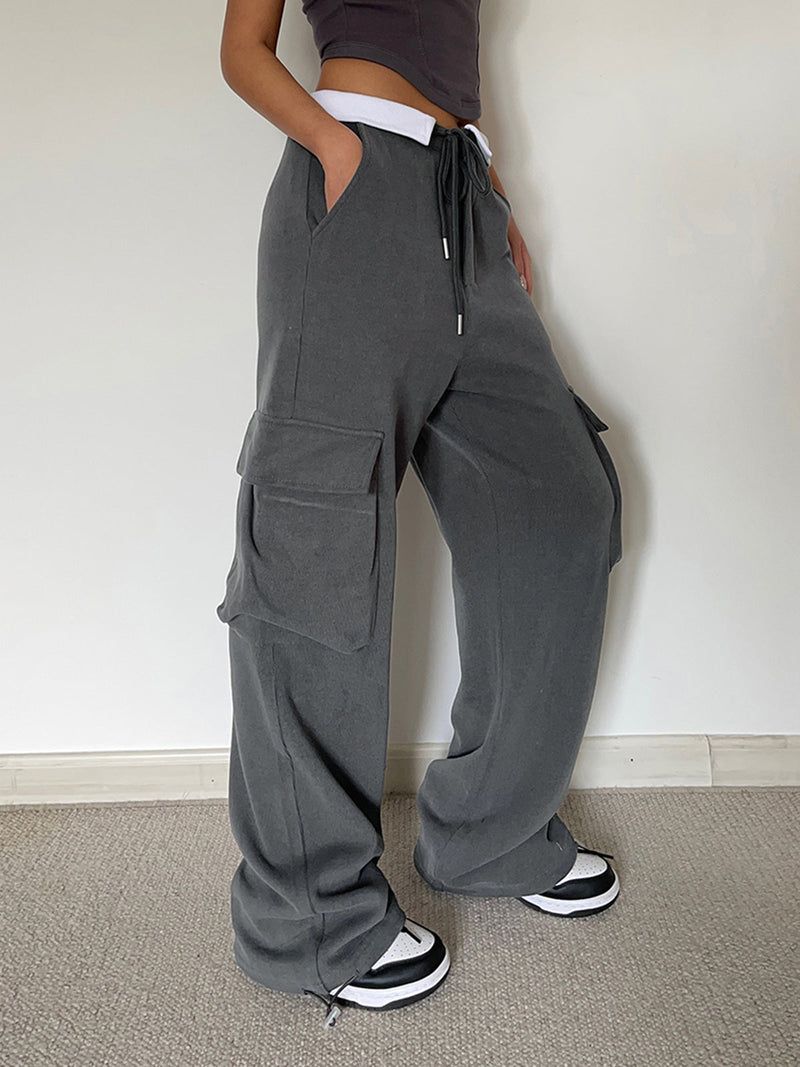 Effortlessly Elegant Pants with a Timeless Design