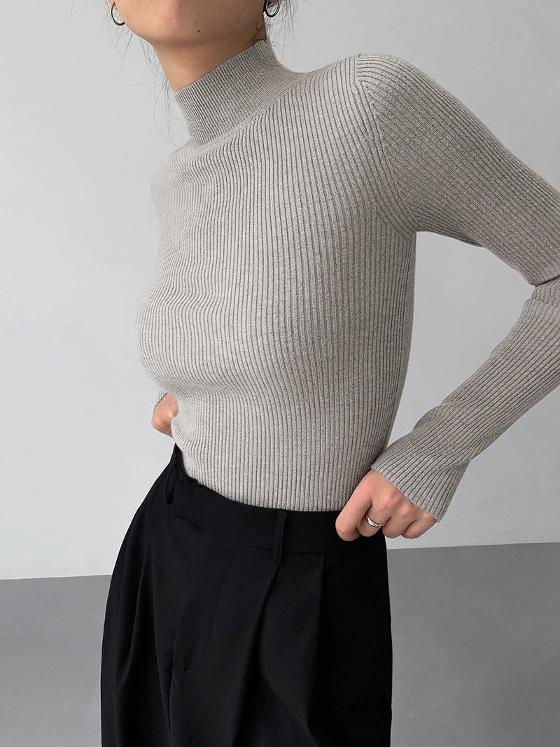 Well Tailored Sweater with a Graceful Silhouette