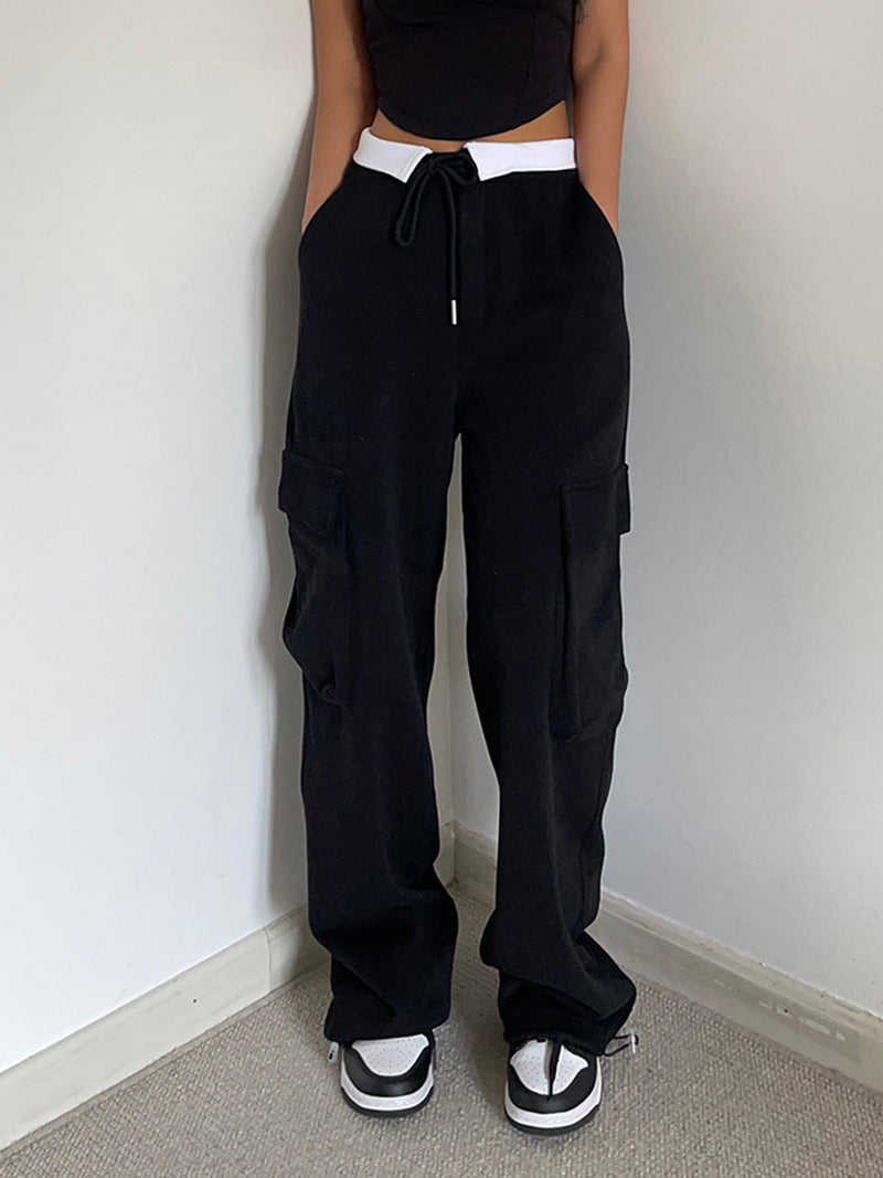 Effortlessly Elegant Pants with a Timeless Design
