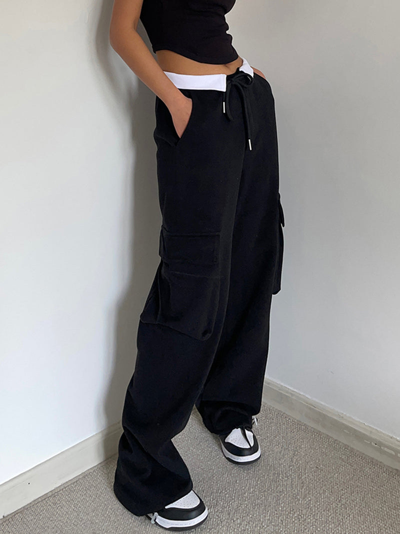 Effortlessly Elegant Pants with a Timeless Design