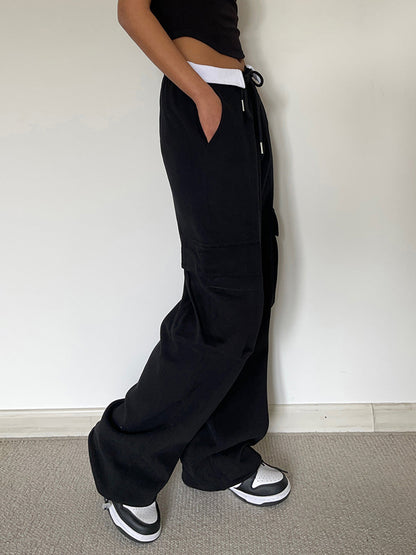 Effortlessly Elegant Pants with a Timeless Design