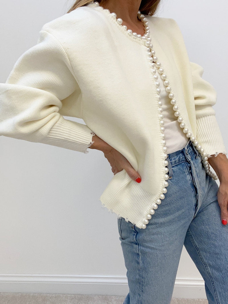 Well Tailored Cardigan with a Graceful Silhouette