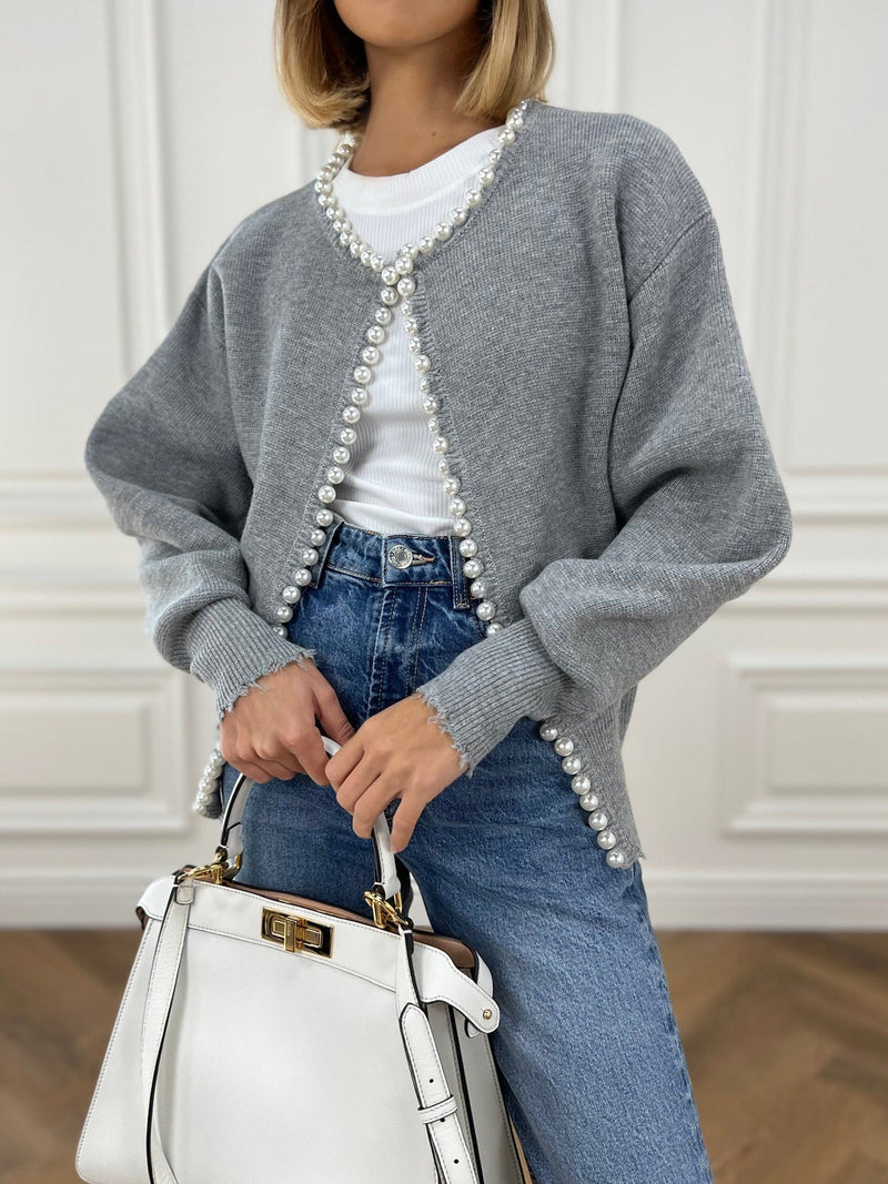 Well Tailored Cardigan with a Graceful Silhouette