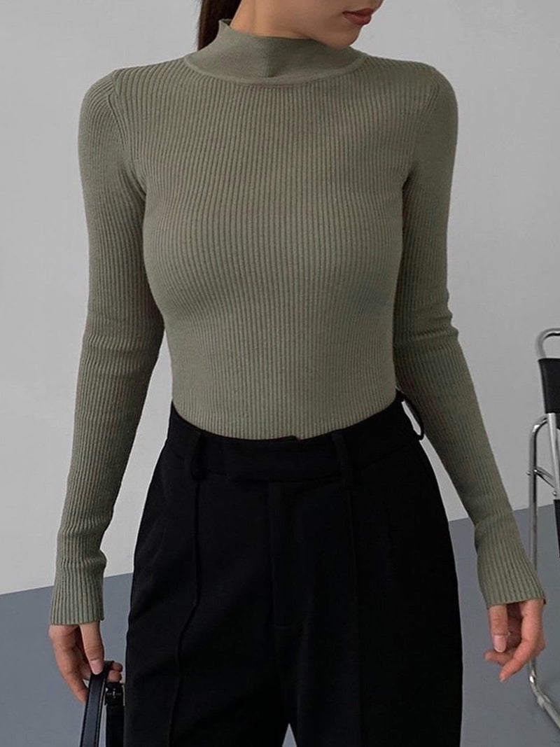 Well Tailored Sweater with a Graceful Silhouette