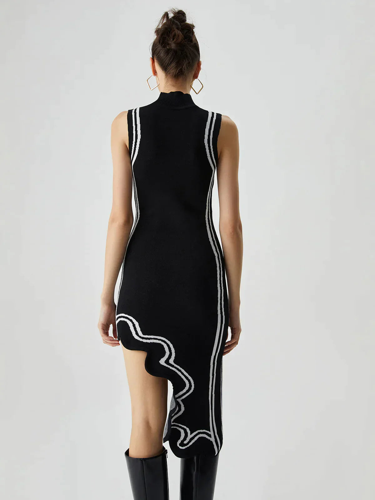Gracefully Styled Dress for Any Occasion